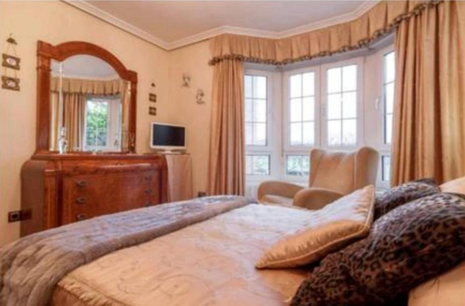 Alojamientos Marte Habitacion Con Bano Torrelavega Luaran gambar